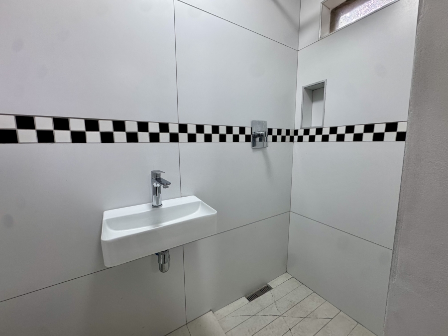 To Let 4 Bedroom Property for Rent in Milnerton Central Western Cape